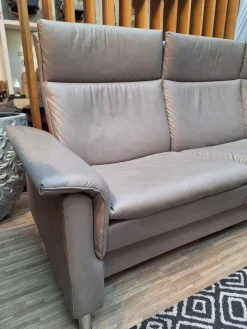 3 Sitzer Sofa Aurora Leder Paloma Silver Grey Grau Füße Edelstahl Poliert Rund