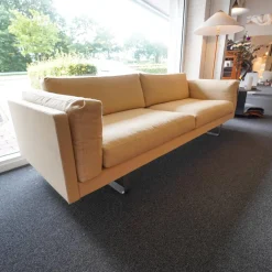 2 Sitzer Sofa EJ280 Wollstoff Hellgelb Beine Metall