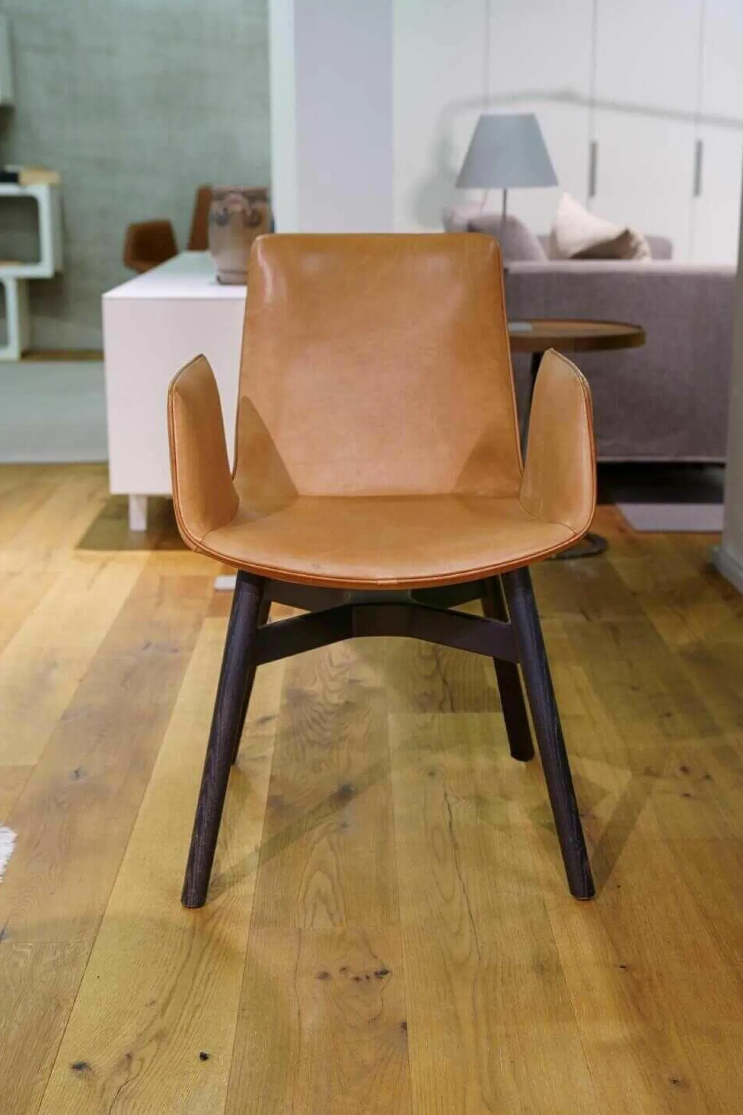 Amelie Leder Oman Cognac 50105 Gestell Eichenholz Schwarz Gebeizt