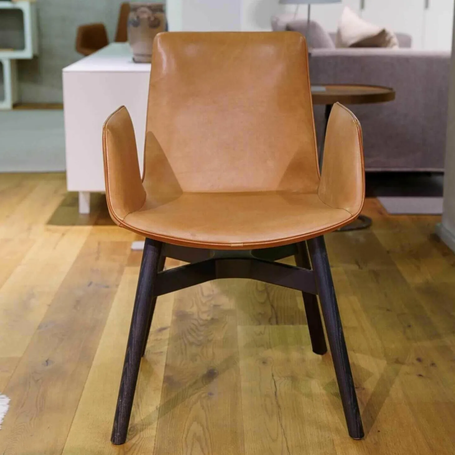 Amelie Leder Oman Cognac 50105 Gestell Eichenholz Schwarz Gebeizt