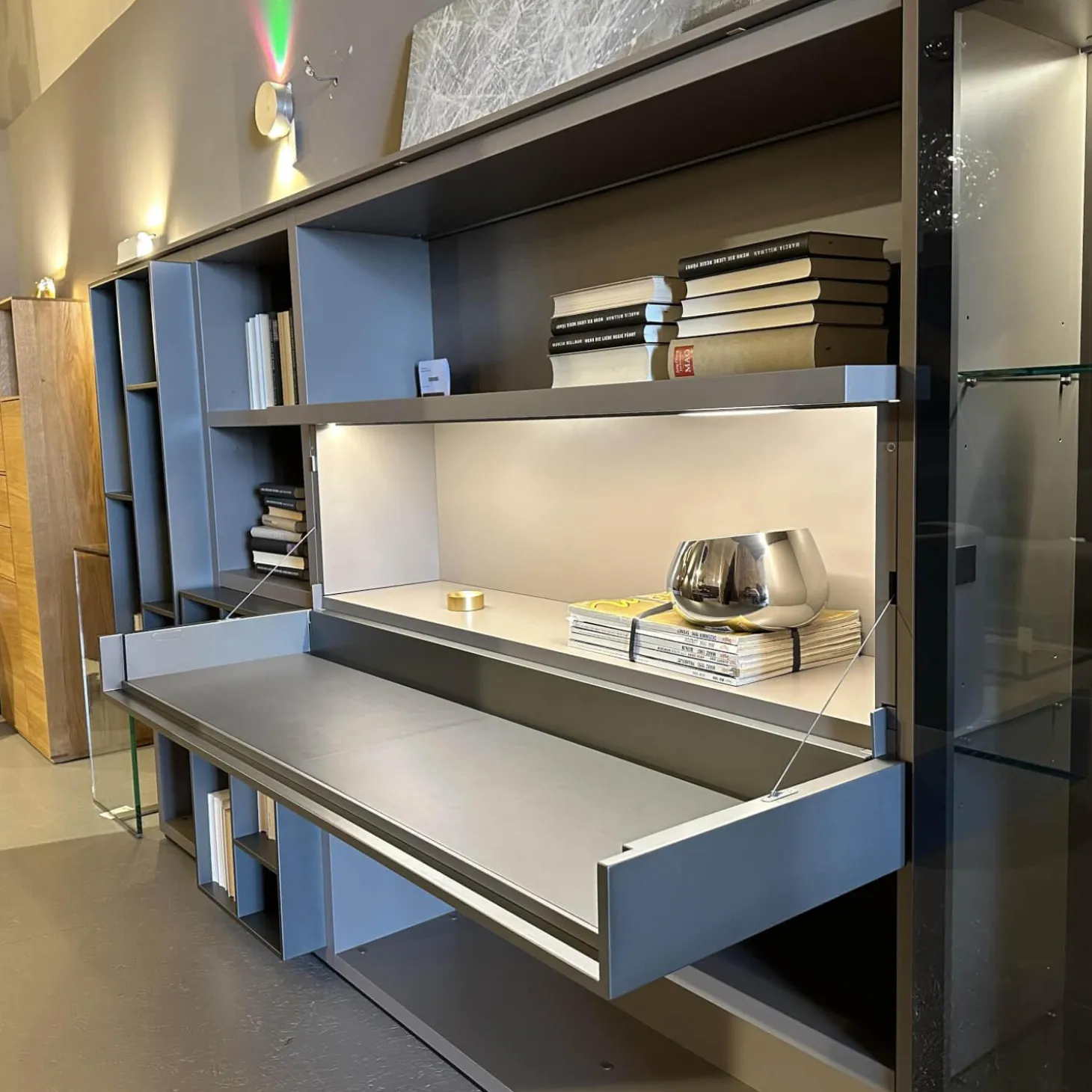 Anbaukombination Wall System Lack Matt Tortora Piombo Grau Vitrine Rauchglas