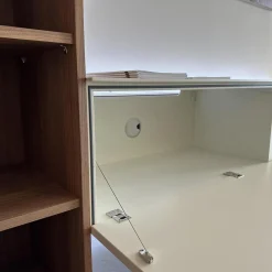 Anbauwand Gentis Lack Weiß Akzent Kernnussbaum Naturstamm Mit Beleuchtung