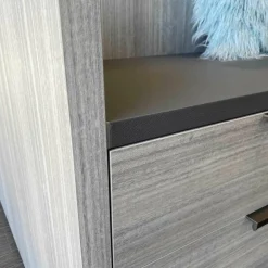 Ankleide Gliss Master Korpus Böden Rückwand aus Zirbelkiefer Silber mit Beleuchtung