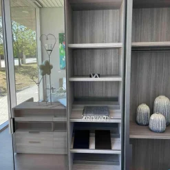 Ankleide Gliss Master Korpus Böden Rückwand aus Zirbelkiefer Silber mit Beleuchtung