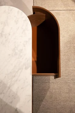 Anrichte Rondos Mamorplatte Bianco Carrara Opaco Weiß Korpus Furniert Amerikanischer Nussbaum Mit Einem Offenen Fach