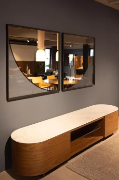 Anrichte Rondos Mamorplatte Bianco Carrara Opaco Weiß Korpus Furniert Amerikanischer Nussbaum Mit Einem Offenen Fach