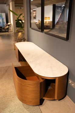 Anrichte Rondos Mamorplatte Bianco Carrara Opaco Weiß Korpus Furniert Amerikanischer Nussbaum Mit Einem Offenen Fach