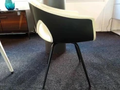 Armlehnenstuhl Ginger Ale Leder Latte Bianco Weiß Gestell Schwarz Lackiert