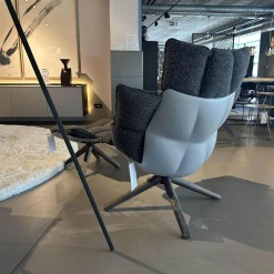 Armlehnsessel Husk H3G Schale Tortora Weiß Sitz Stoff Sambuco Anthrazit Gestell Eiche Grau Mit Hocker