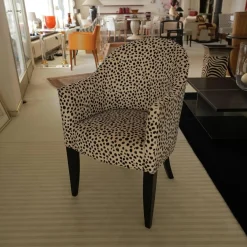 Armlehnsessel Leo Stoff Alcantara Beige Schwarz Füße Schwarz Hochglanz