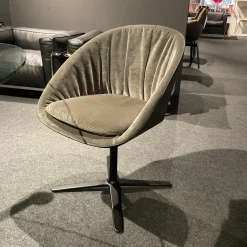 Armlehnstuhl 2043 Dan Stoff Charmellle Cloud 81 Beige Drehgestell Schwarz Mit Rückholmechanik