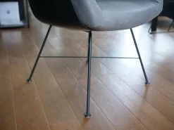 Armlehnstuhl Alvo Leder 493 Anthrazit 4 Fuß Drahtgestell M20 Schwarz LackiertUnd Schale Lack Schwarz