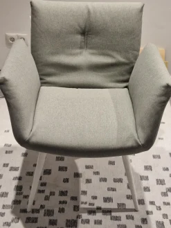 Armlehnstuhl Alvo Stoff 7208 Steingrau Schale Lack Schneeweiß Holzgestell Schneeweiß Lackiert Mit Kunststoffgleitern