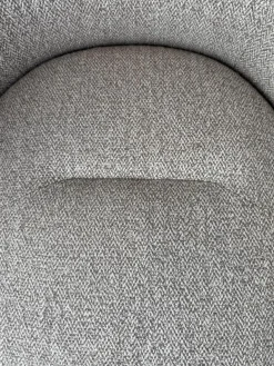 Armlehnstuhl Amelie Dining Stoff Douglas 08 Corda Grau Gestell Kastanie Drehbar