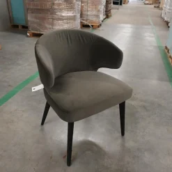 Armlehnstuhl Aston Bezug Hunt Dunkelgrau Gestell Massivholz Esche Lackiert Moka