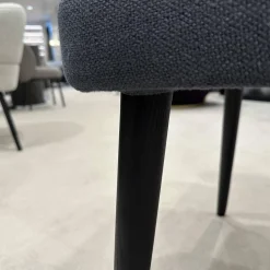 Armlehnstuhl Aston Dining Stoff Nasher 06 Navy Blau Grau Beine Esche Mokkafarbig Schwarz Lackiert