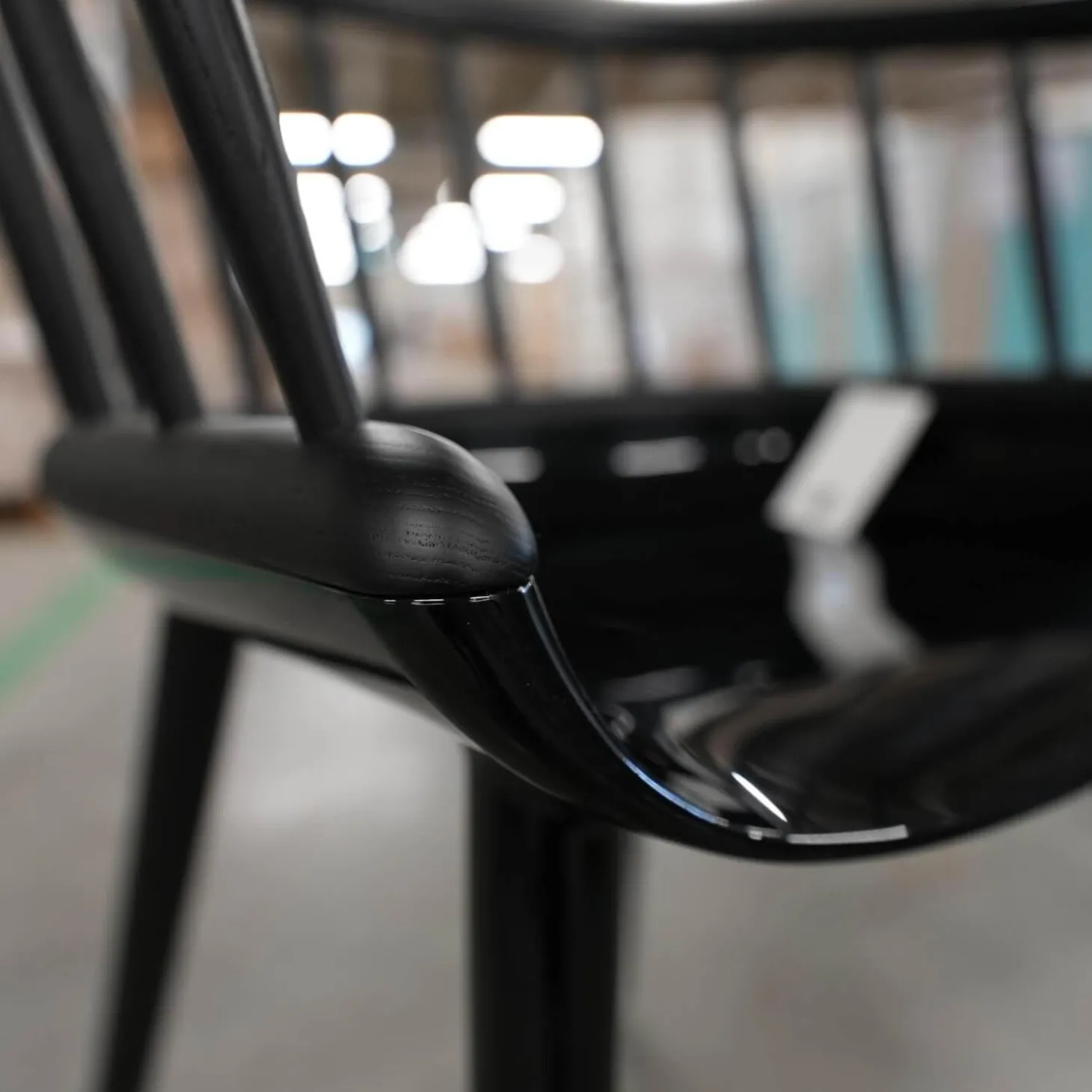 Armlehnstuhl Cyborg Stick Rücken Massivholz Esche Schwarz Gestell Polycarbonat Schwarz