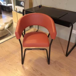 Armlehnstuhl D9 Leder II Terracotta Braun Orange Rot Gestell Stahlrohr Schwarz Pulverbeschichtet Kufengleitet Filz Ohne Tisch