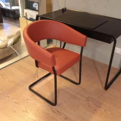 Armlehnstuhl D9 Leder II Terracotta Braun Orange Rot Gestell Stahlrohr Schwarz Pulverbeschichtet Kufengleitet Filz Ohne Tisch