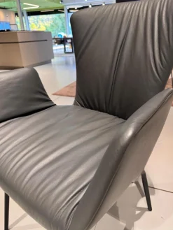 Armlehnstuhl Dexter Leder I 919 Grau Gestell Stahl Schwarz Pulverbeschichtet