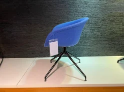 Armlehnstuhl Duna 02 Spinnenfuß Drehbar Aluminium Schwarz Matt Lackiert Mit Filzgleitern