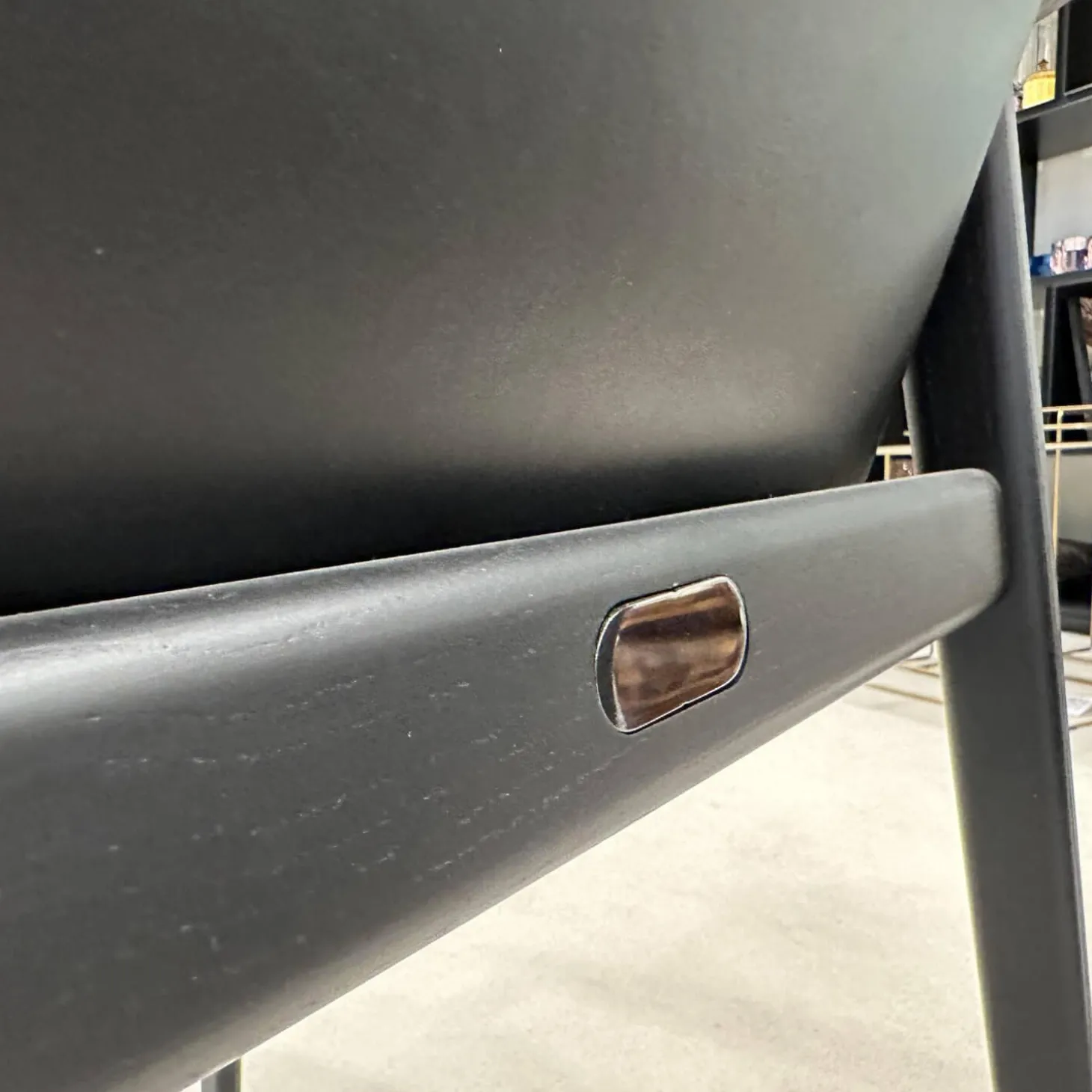 Armlehnstuhl Fynn Stoff H Bright 04 Argento Grau Gestell Massivholz Esche Gebeizt Lakritze Schwarz