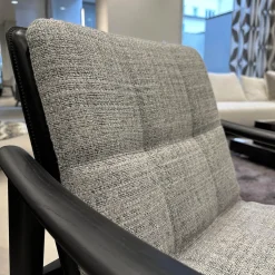 Armlehnstuhl Fynn Stoff H Bright 04 Argento Grau Gestell Massivholz Esche Gebeizt Lakritze Schwarz