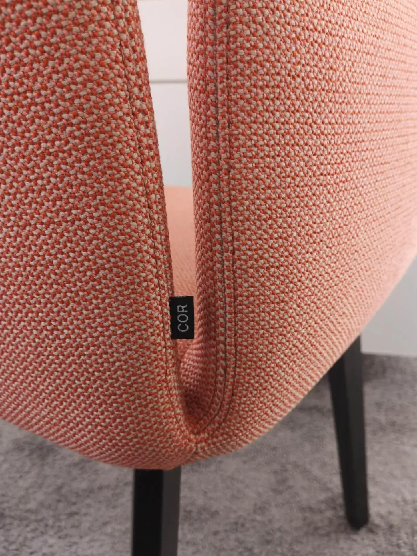 Armlehnstuhl Jalis Stoff 10071 Grapefruit Orange Rot Gestell Eiche Massiv Dunkel Lackiert Mit Kunststoffgleitern