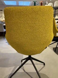 Armlehnstuhl Jona Stoff Brera U 3280 Gelb Gestell Fußkreuz Schwarz Drehbar