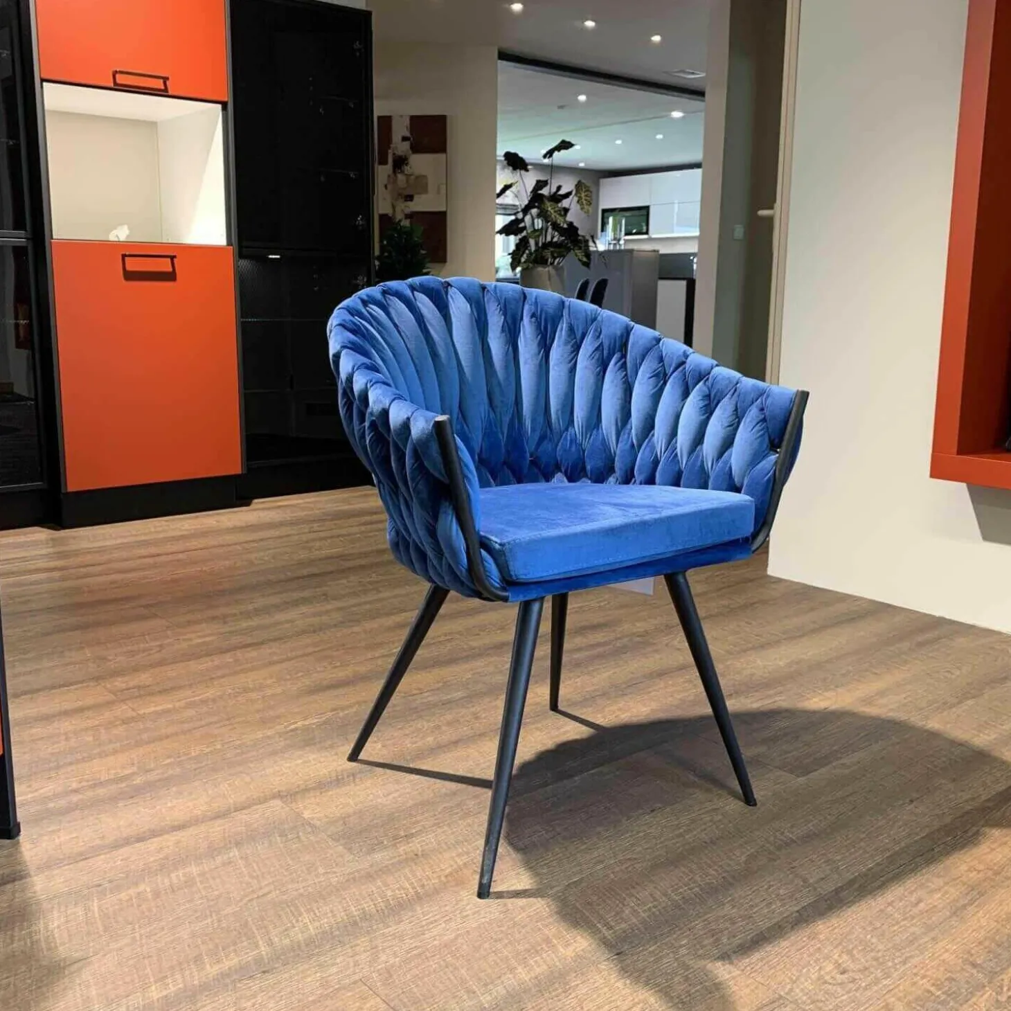 Armlehnstuhl Knot Stoff Blau Gestell Holz Braun