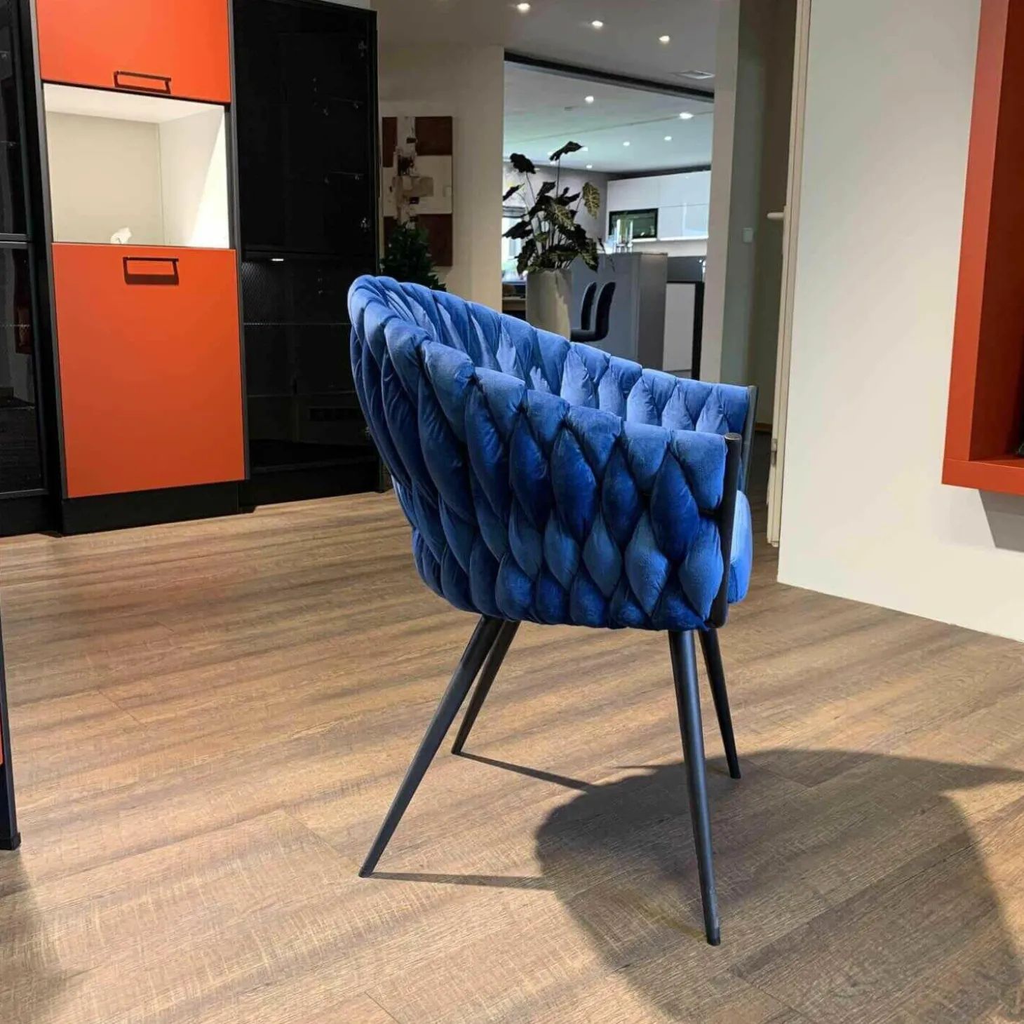 Armlehnstuhl Knot Stoff Blau Gestell Holz Braun