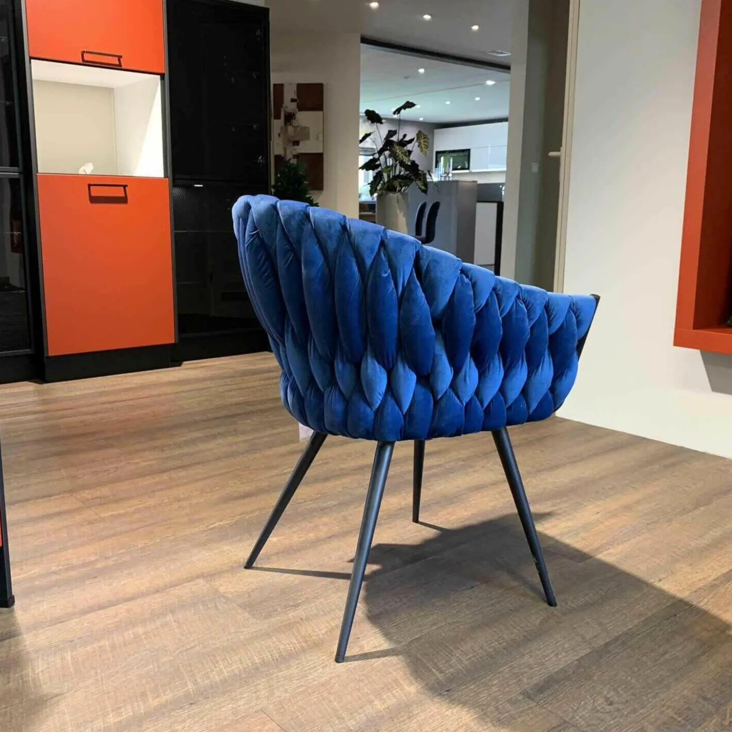 Armlehnstuhl Knot Stoff Blau Gestell Holz Braun