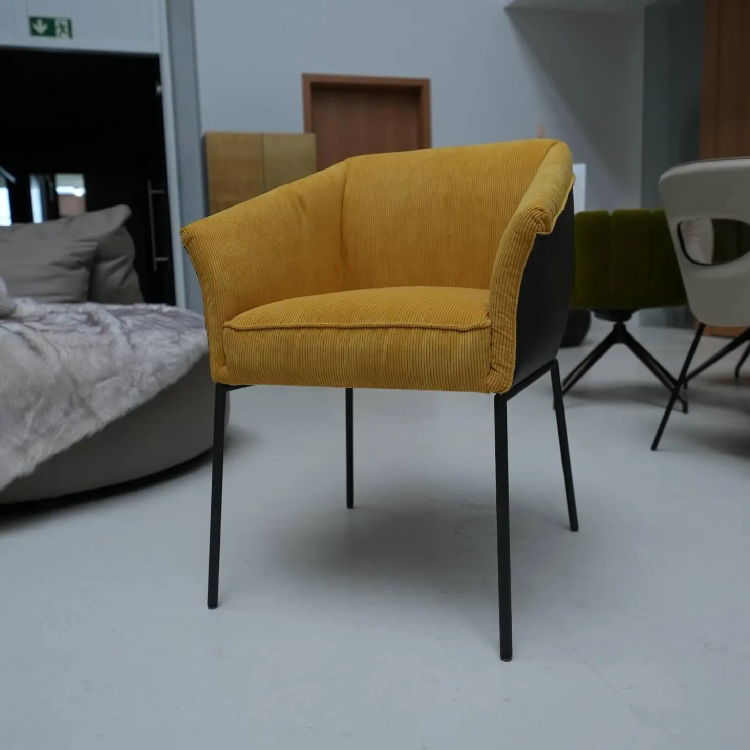 Armlehnstuhl Milo Leder Glove Dolphin Stoff Lisboa Col. 20 Gestell Metall Anthrazit M23