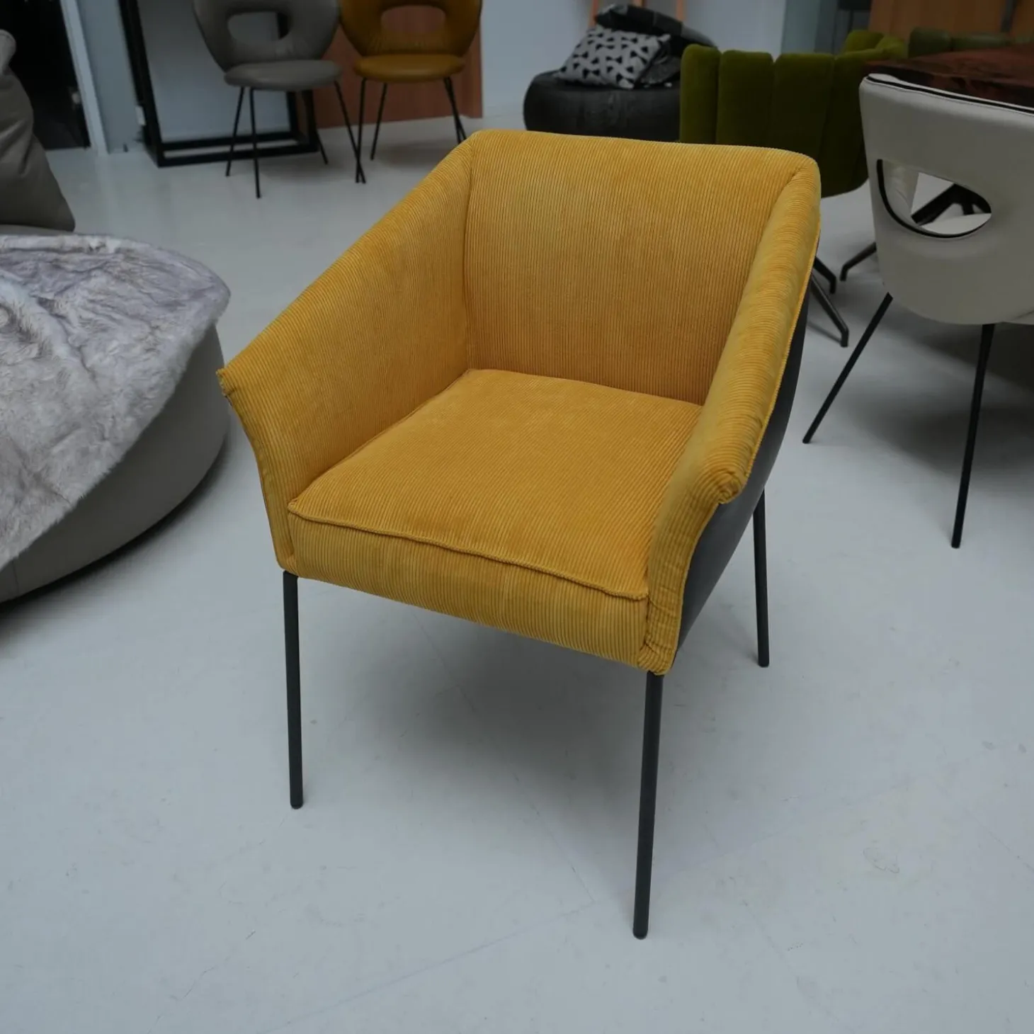 Armlehnstuhl Milo Leder Glove Dolphin Stoff Lisboa Col. 20 Gestell Metall Anthrazit M23