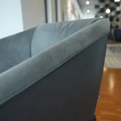 Armlehnstuhl Milo Leder Glove Dolphin 451 Stoff Seven Grey 65 Gestell Metall Anthrazit M23