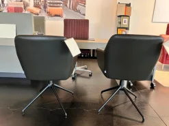 Armlehnstuhl Pendola Leder Select 235 Braun Grau Fußkreuz Metall Schwarz Pulverbeschichtet