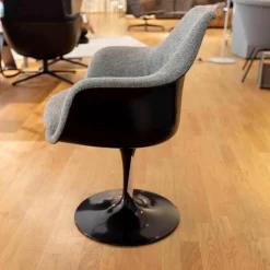 Armlehnstuhl Saarinen Vollpolster Stoff Hallingdal 126 Grau Gestell Schwarz