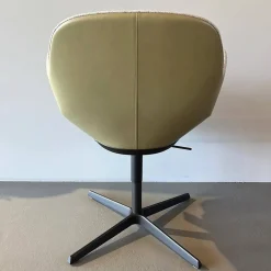 Armlehnstuhl Sheru 1437 C Sitz Stoff Togba Sahara Beige Rücken Leder Elen Bamboo Braun Gestell Bronze Pulverbeschichtet