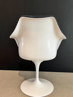 Armlehnstuhl Tulip Bezug Stoff 17 Ex Navy Blau Drehbar Gestell Moulded Fiberglass Weiß Tellerfuß