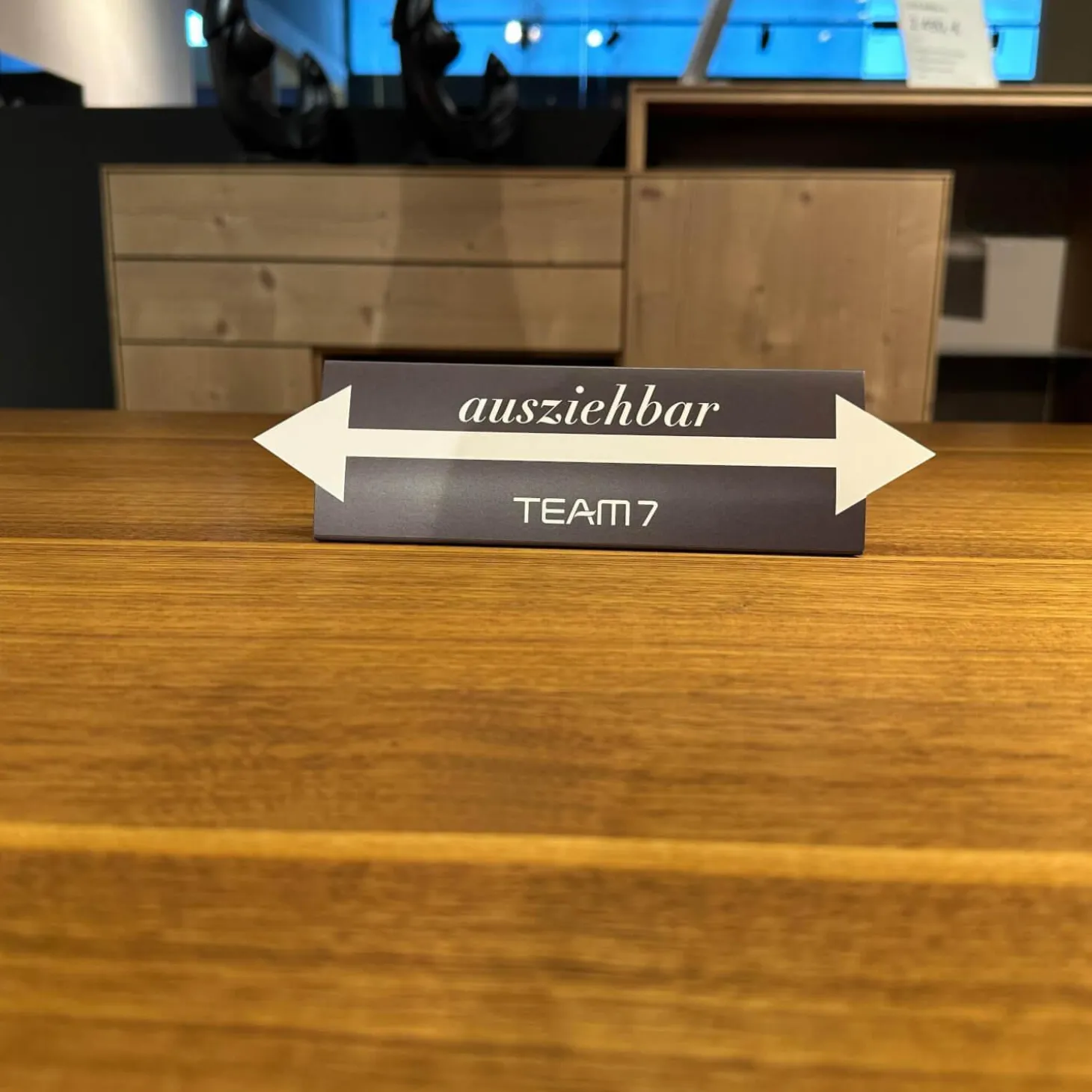 Auszugtisch Tak Platte Nussbaum Naturöl Gestell Metall Edelstahl Finish Mit Einlegeplatte
