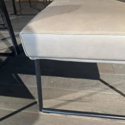 Bank Columbo Leder Rancho 1805 Fango Beige Metallgestell Rundrohr Schwarz Lackiert