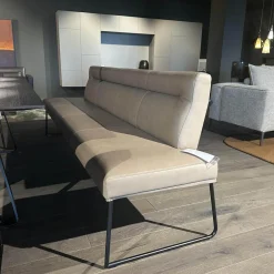 Bank Columbo Leder Rancho 1805 Fango Beige Metallgestell Rundrohr Schwarz Lackiert