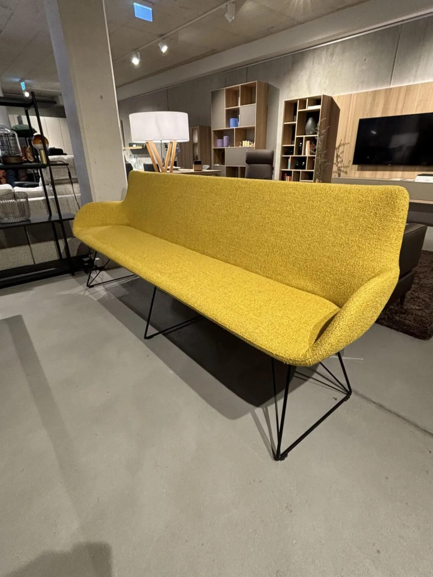 Bank Jona 240 Stoff Brera U 3280 Gelb Drahtuntergestell Schwarz
