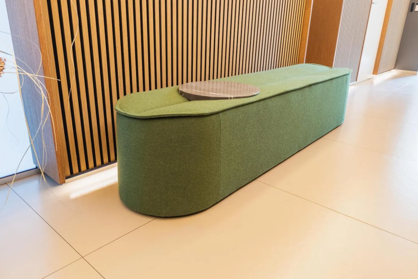 Bank Nenou Stoff 9725 Moos Grün Mit Tablett Stein Grafite Brown Patinato