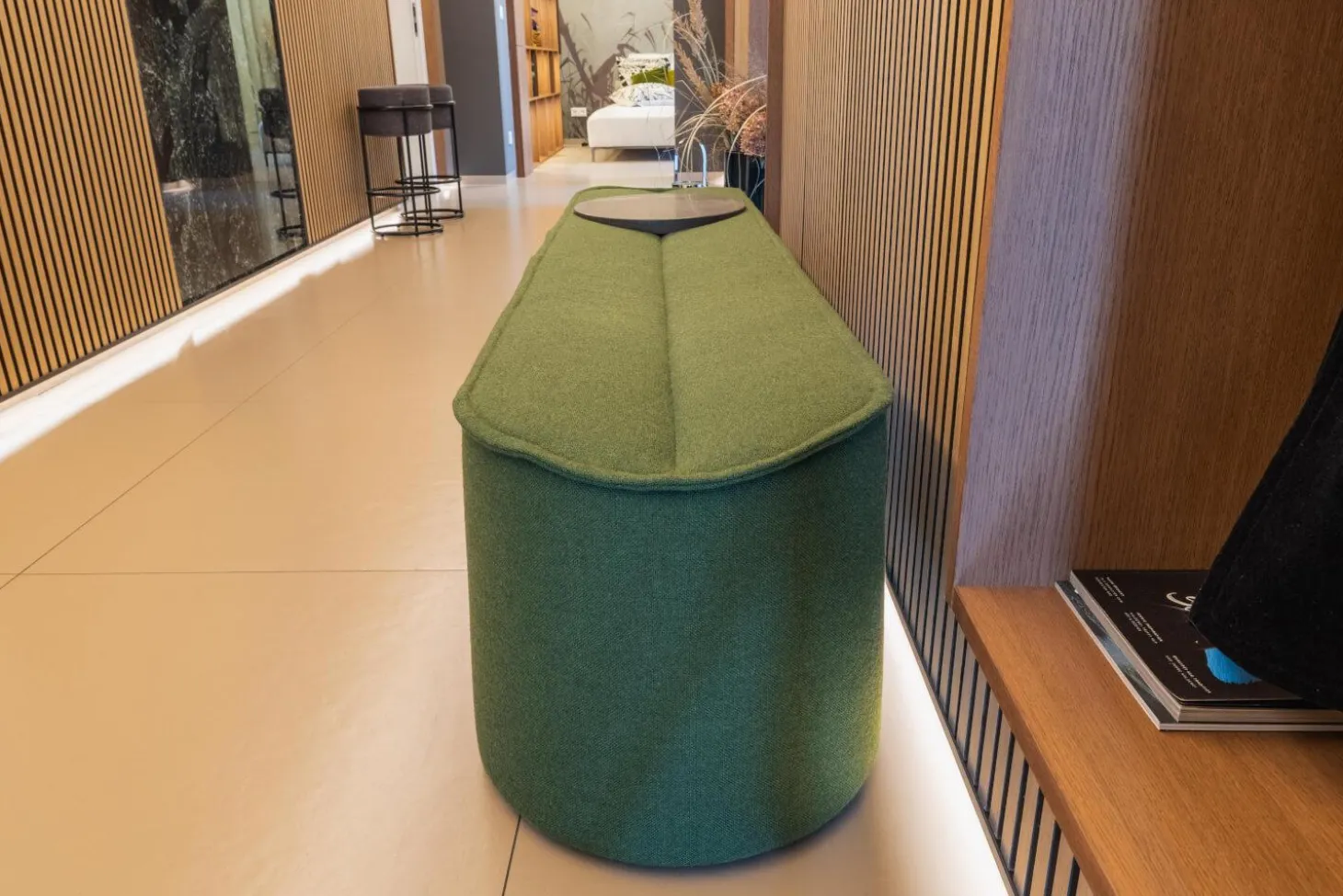 Bank Nenou Stoff 9725 Moos Grün Mit Tablett Stein Grafite Brown Patinato