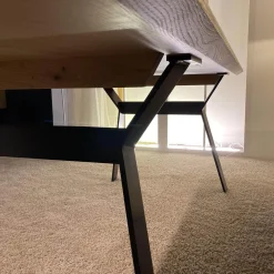 Bank Stoff Schwarz Gestell Metall