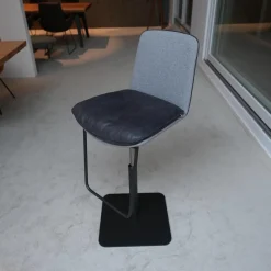 Barhocker Lhasa Stoff Blake Grau 65 Drehgestell Struktur Anthrazit M23