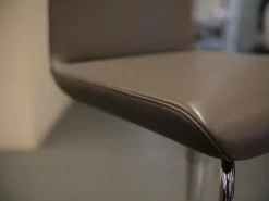 Barhocker Sinus Leder 40.20 Schlamm Tellerfuß Verchromt