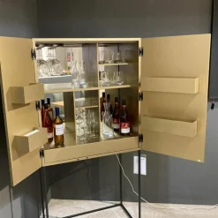 Barschrank 3900 Glattlack Gold Sockelrahmen Schwarz Matt