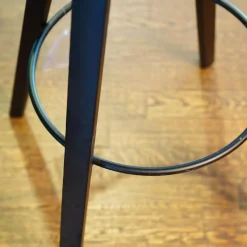 Barstuhl Romy Variante Uni Bezug Leder Sahara Ebony 60009 Holzgestell Eiche Schwarz WD002